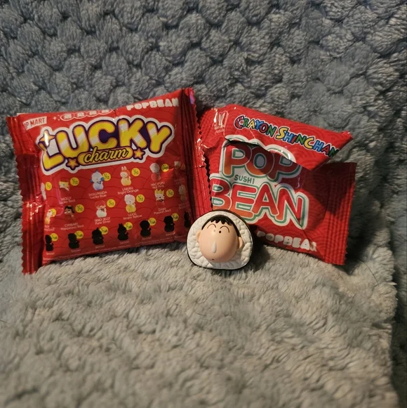Pop Mart Pop Bean Bundle – Sealed Lucky Charm + Crayon Shinchan Sushi Figure - Picture 1 of 2